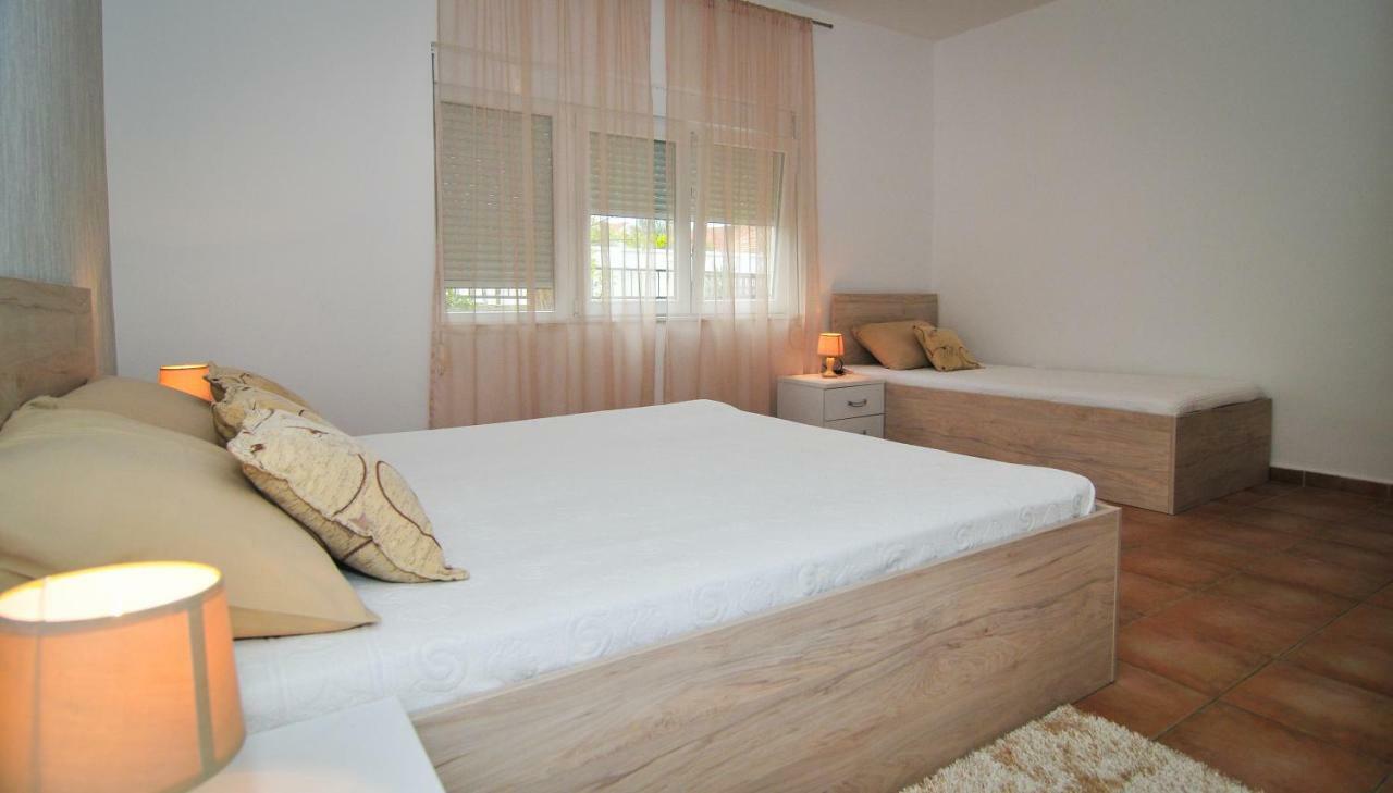 Apartments Pean Тиват Экстерьер фото